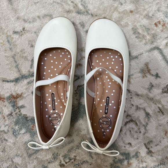 NWT Wonder Nation White Ballet Style Flat Strap Slip On Girl’s Shoes Size 5 - Picture 3 of 4